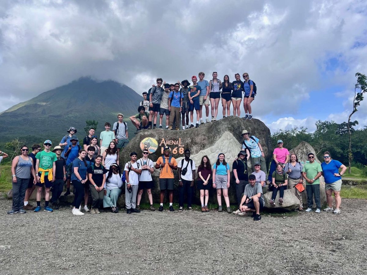 Students who took part in the Costa Rica Tropical Field Ecology course