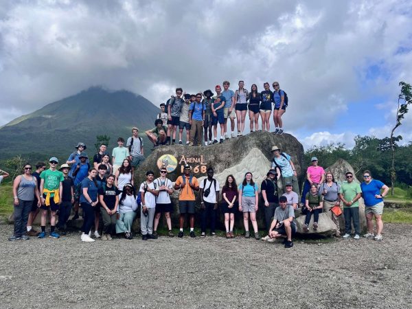Students who took part in the Costa Rica Tropical Field Ecology course 